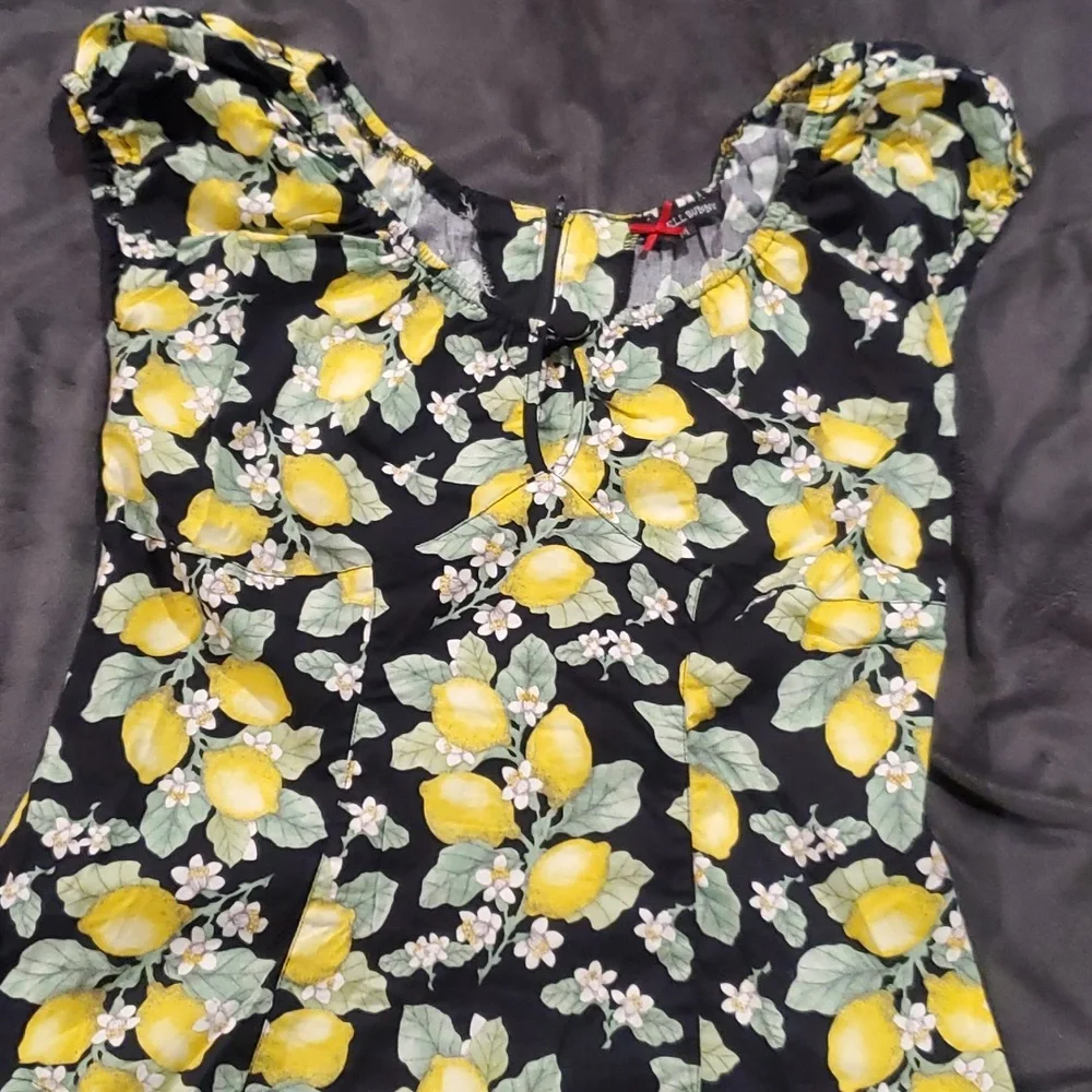 Hell bunny lemon top size small/medium - Picture 1 of 6